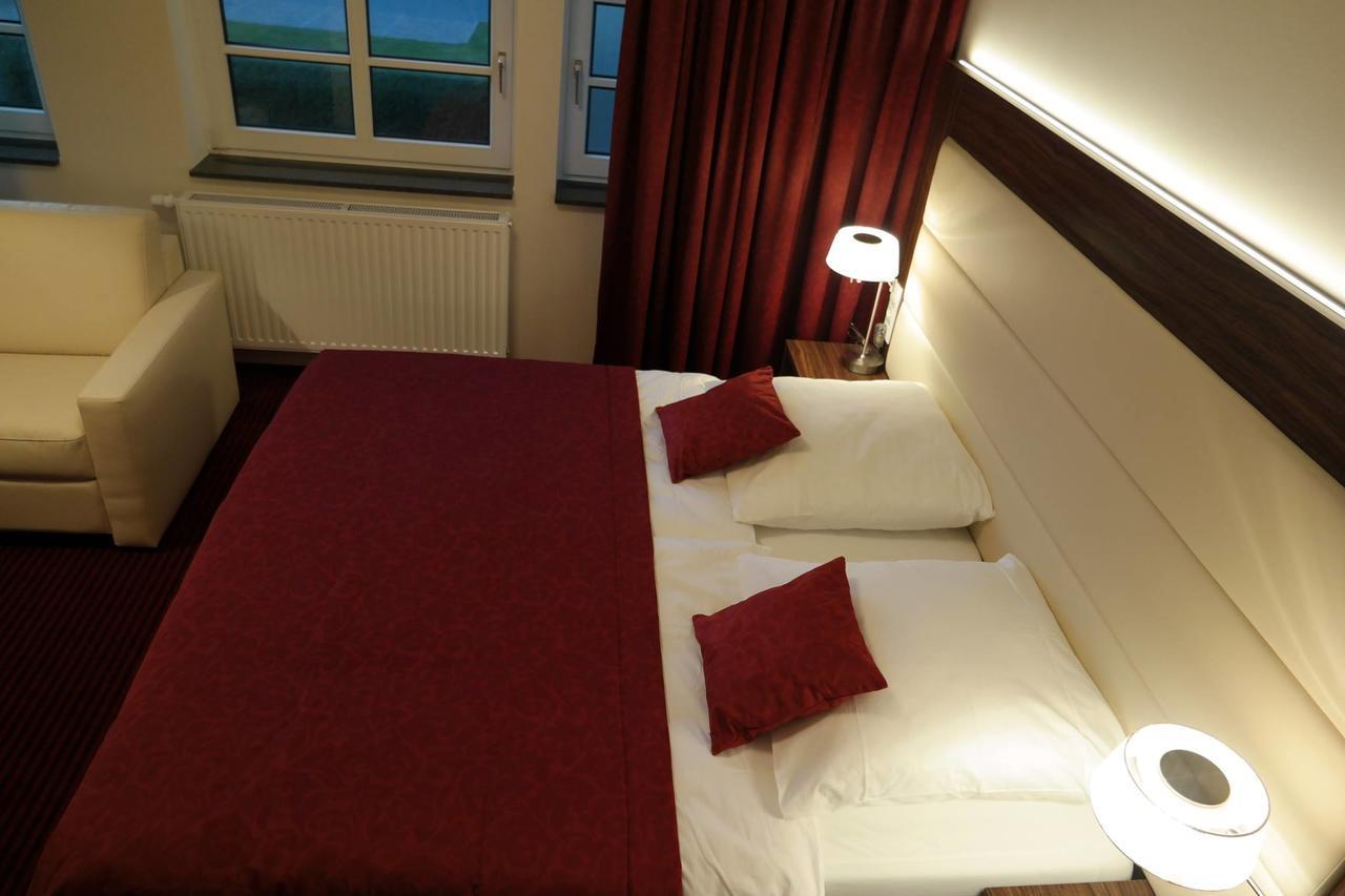 Hotel Restaurant Zum Hollengrund Heeslingen Buitenkant foto