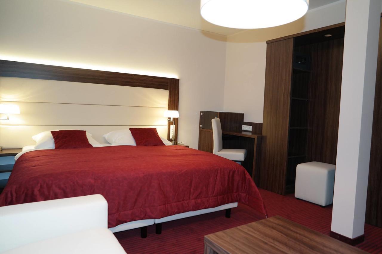 Hotel Restaurant Zum Hollengrund Heeslingen Buitenkant foto