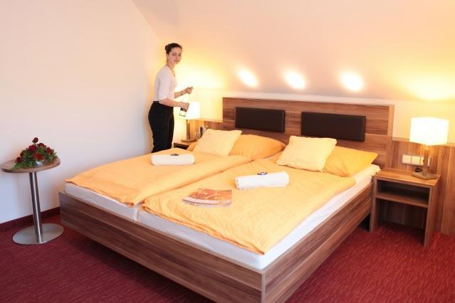 Hotel Restaurant Zum Hollengrund Heeslingen Buitenkant foto